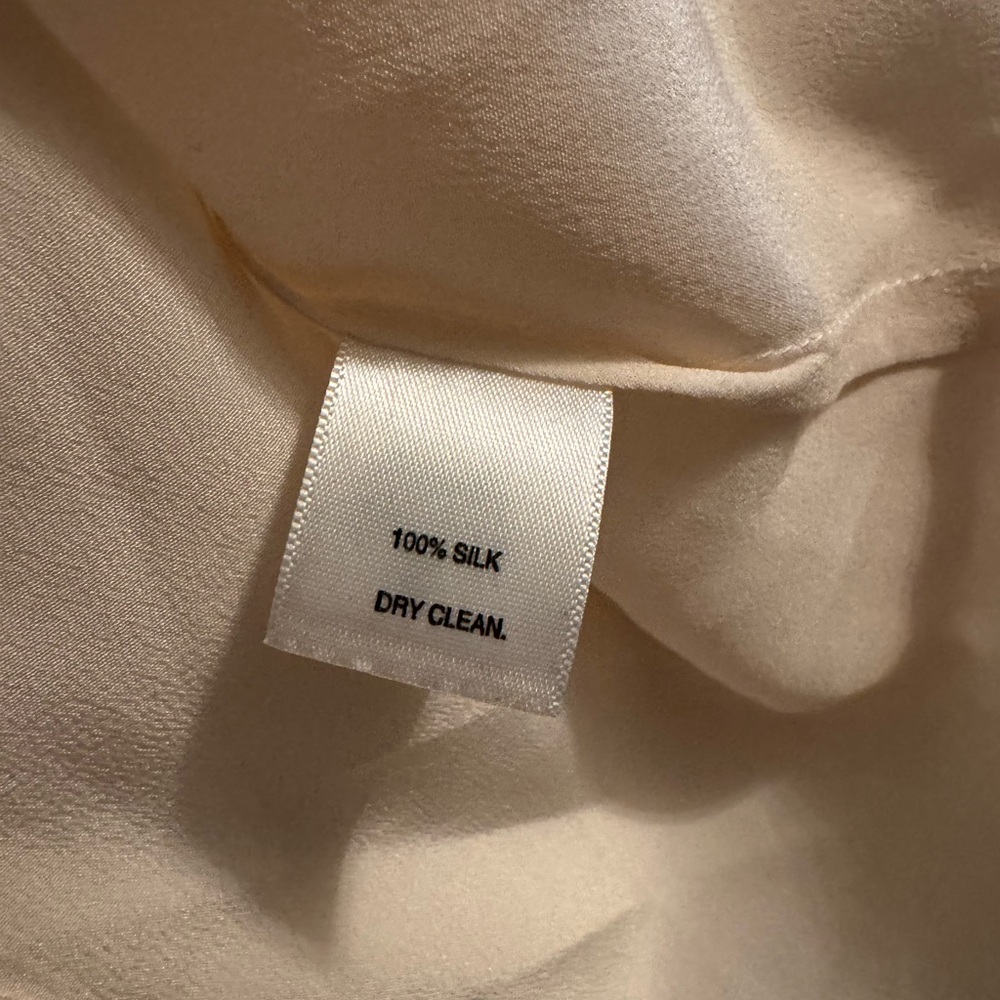 White House Black Market Cream Button Down Silk Shirt Beautiful like new - Picture 4 of 8